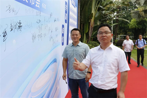 20241021851551.jpg 凌宇成功召開智能調(diào)峰干燥機新產(chǎn)品發(fā)布會(圖2)