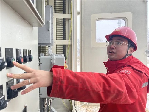 陸梁油田作業(yè)區(qū)首臺(tái)電驅(qū)壓縮機(jī)完成投產(chǎn)運(yùn)行(圖2)