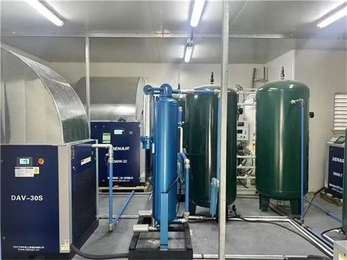 20250221389560.jpg 合作暢想 未來規(guī)劃 德耐爾壓縮空氣壓縮機(jī)組落戶高校(圖1)