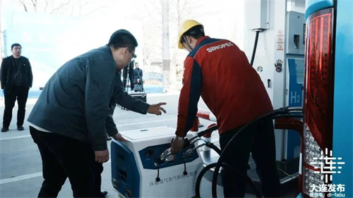 20250421204410.jpg 國內(nèi)首臺直管結(jié)構(gòu)70兆帕壓縮氫加氣器驗收裝置完成驗收(圖1)