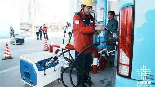 20250421708376.jpg 國內(nèi)首臺直管結(jié)構(gòu)70兆帕壓縮氫加氣器驗收裝置完成驗收(圖2)