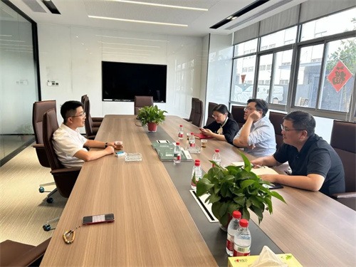 20250508470010.jpg 新岱鎮(zhèn)市長(zhǎng)張春燕前往德蒙壓縮機(jī)專項(xiàng)研究(圖3)