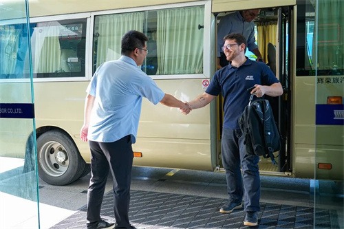 巖田集團(tuán)全球多家公司技術(shù)專(zhuān)家和管理代表到上海斯可絡(luò)壓縮機(jī)有限(圖1)