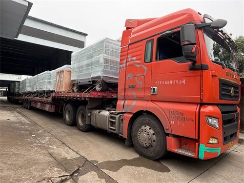 20251021413892.jpg 陜西移山為俄羅斯定制20臺柴油移動螺桿空氣壓縮機(jī)(圖2)