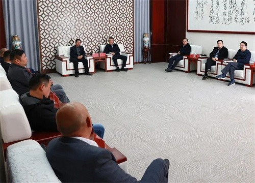 江西省空氣壓縮機(jī)行業(yè)協(xié)會(huì)會(huì)議及一系列活動(dòng)在蓮花舉行(圖1)